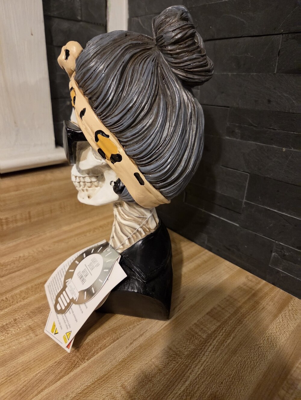 Messy Bun & Leopard  Skeleton Decor NWT (Lights Up) - Picture 3 of 6